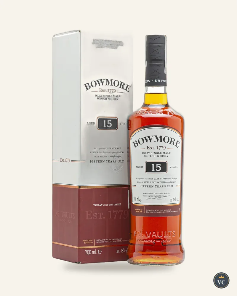 Chai Bowmore 15 năm cạnh hộp trắng