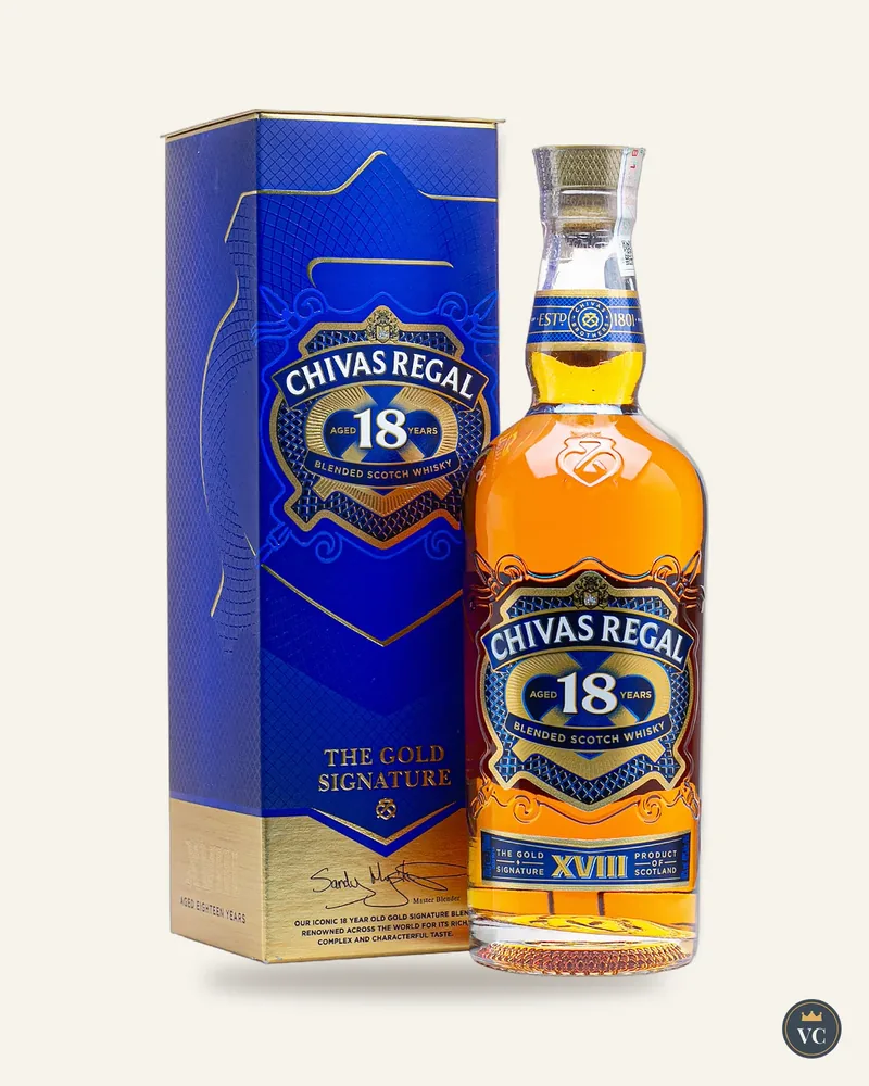 Chai Chivas Regal 18 Gold Signature cạnh hộp xanh