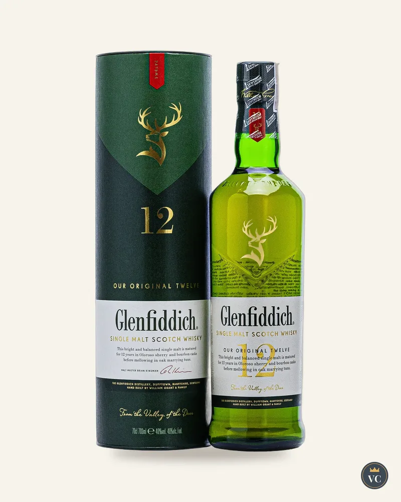 Chai Glenfiddich 12 năm cạnh hộp ống xanh