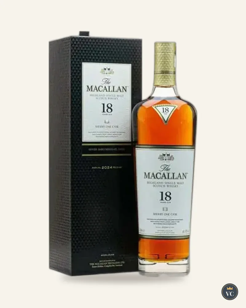 Chai The Macallan 18 Sherry Oak Cask cạnh hộp đen