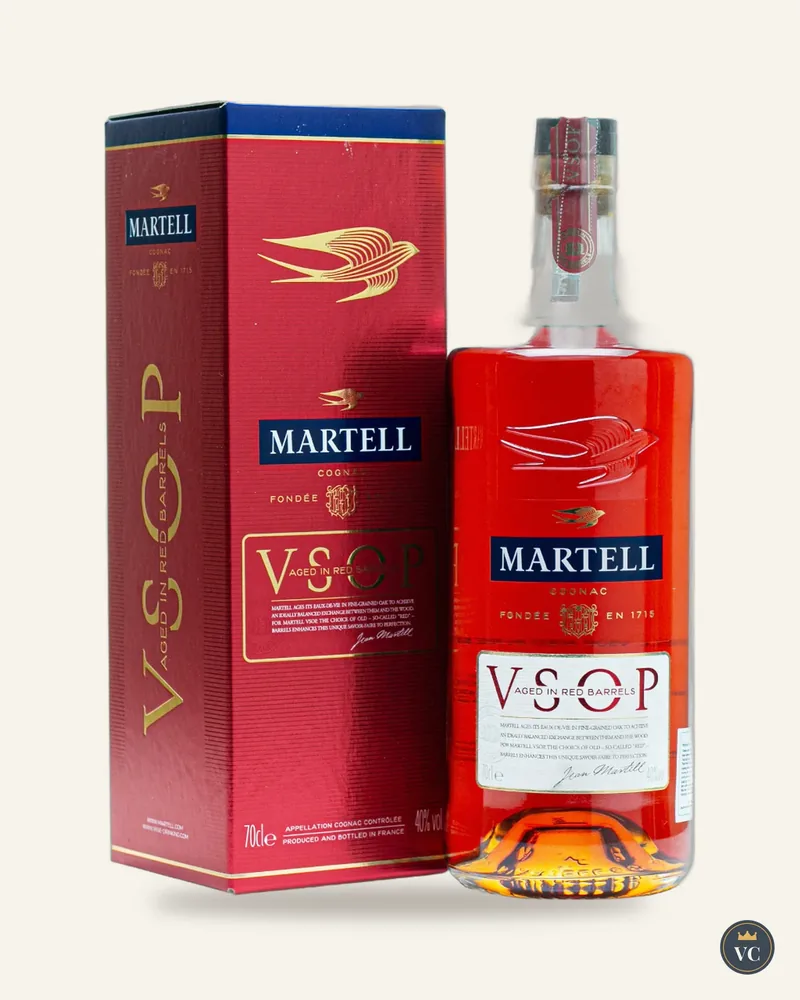 Chai Martell V.S.O.P cạnh hộp đỏ