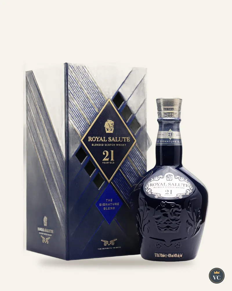 Bình sứ xanh Royal Salute 21 năm cạnh hộp